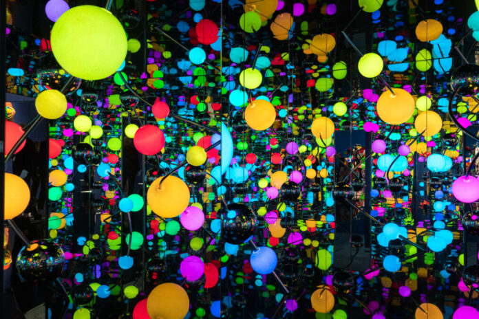 Hannovers Blockbuster-Ausstellung "Love You for Infinity" im Sprengel Museum verbucht mehr als 80.000 Besucherinnen und Besucher.