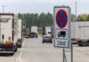 Falsch abgestellte Lkw an Autobahnen immer noch an der Tagesordnung / Zweite Untersuchung des ADAC zeigt kaum Verbesserungen / An jeder zweiten Rastanlage werden Lastwagen riskant abgestellt