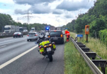 Johanniter Stauhelfer Hannover: Ehrenamtliche Motorradstaffel zieht beeindruckende Jahresbilanz Absicherung eines liegengebliebenen PKW.