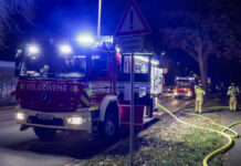 Ortsfeuerwehr Krähenwinkel trainiert Einsatz unter Atemschutz und Verkehrssicherung Feuerwehrübung Krähenwinkel: Realistisches Übungsszenario mit Rauch und vermissten Personen