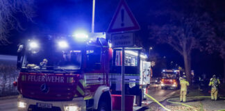 Feuerwehrübung Krähenwinkel: Realistisches Übungsszenario mit Rauch und vermissten Personen