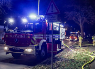 ortsfeuerwehr krähenwinkel trainiert einsatz unter atemschutz und verkehrssicherung feuerwehrübung krähenwinkel: realistisches übungsszenario mit rauch und vermissten personen