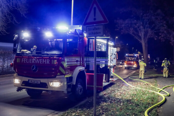 FW-Übung-Krähenwinkel Feuerwehrübung Krähenwinkel: Realistisches Übungsszenario mit Rauch und vermissten Personen