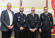 Stabwechsel bei der Ortsfeuerwehr Kaltenweide (vo.li.): Mirko Heuer, Florian Köpke, Stephan Ziebarth, Arne Boy.