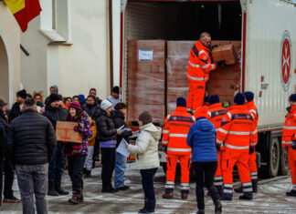 Johanniter-Weihnachtstrucker bringen 4.950 Pakete nach Osteuropa Johanniter-Weihnachtstrucker sind mit 4950 Paketen in Rumänien angekommen