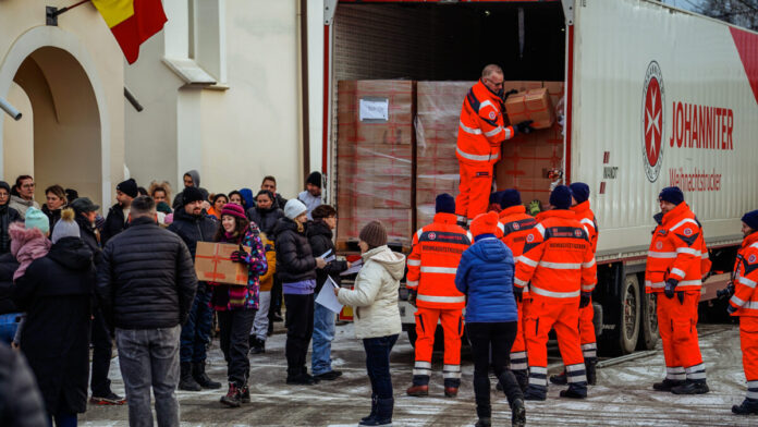 Johanniter-Weihnachtstrucker sind mit 4950 Paketen in Rumänien angekommen