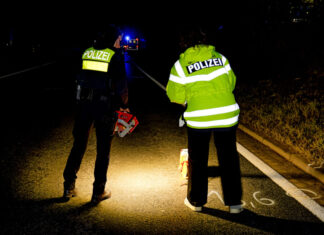 Tödlicher Unfall auf Südschnellweg: Frau von mehreren Fahrzeugen überrollt Unfallaufnahme: Tödlicher Verkehrsunfall auf Südschnellweg