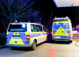 Tödliches Drama auf dem Südschnellweg: Fußgängerin von mehreren Autos erfasst Unfallaufnahme: Tödlicher Verkehrsunfall auf Südschnellweg.