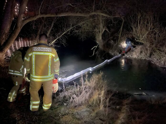 Feuerwehr Hannover stoppt Umweltgefahr.