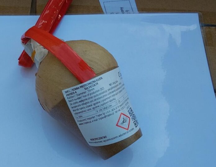 Zoll warnt vor gefährlichem Feuerwerk aus dem Ausland. Zoll warnt vor gefährlichem Feuerwerk aus dem Ausland.