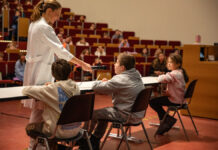 KinderUniHannover begeistert 300 Mädchen und Jungen in der MHH mit Wissen über unser größtes Organ Bei der KinderUniHannover entdecken 300 Mädchen und Jungen in der MHH, warum unser größtes Organ ein echtes Wunderwerk ist.