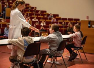 KinderUniHannover begeistert 300 Mädchen und Jungen in der MHH mit Wissen über unser größtes Organ Bei der KinderUniHannover entdecken 300 Mädchen und Jungen in der MHH, warum unser größtes Organ ein echtes Wunderwerk ist.