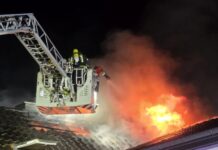 Dachstuhlbrand in Groß Hehlen: Feuerwehr Celle im nächtlichen Großeinsatz Dachstuhlbrand in Groß Hehlen: Feuerwehr Celle im nächtlichen Großeinsatz