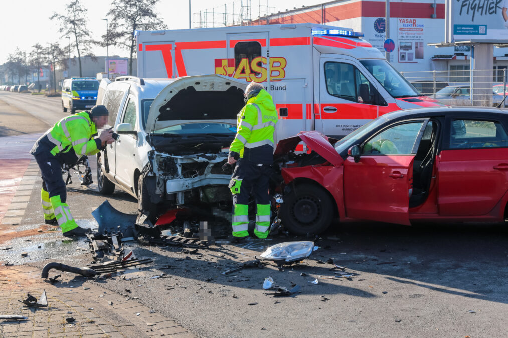 tödlicher verkehrsunfall in hannover-hainholz: frau stirbt nach kollision auf kreuzung verkehrsunfall hainholz