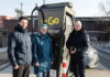 Schnellladepark an der S-Bahnstation Langenhagen-Mitte - (v.l.n.r.) Christine Pfülb (Klimamanagerin, Stadt Langenhagen), Sascha Weis, Bauleiter bei der EWE Go HOCHTIEF Ladepartner GmbH & Co. KG, Bürgermeister Mirko Heuer.