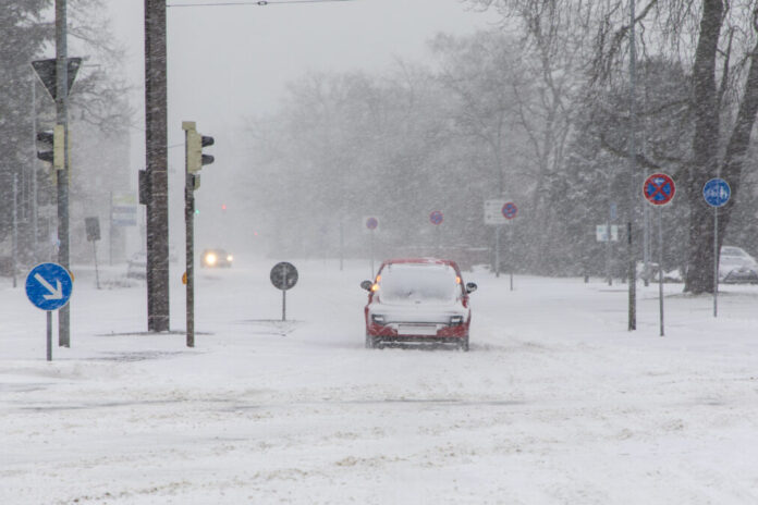Schnee/Winterdienst/Glatteis/Schneefall