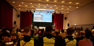 „DU. ICH. DEMOKRATIE.“: Pilotprojekt zur Demokratieförderung an Hannovers Schulen