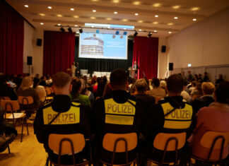 „DU. ICH. DEMOKRATIE.“: Pilotprojekt zur Demokratieförderung an Hannovers Schulen gestartet „DU. ICH. DEMOKRATIE.“: Pilotprojekt zur Demokratieförderung an Hannovers Schulen