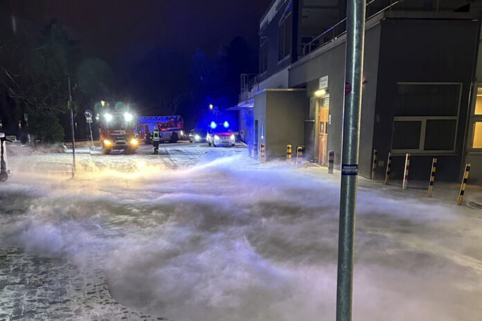 Gasaustritt in Celle sorgt für ungewöhnlichen Feuerwehreinsatz Gasaustritt in Celle sorgt für ungewöhnlichen Feuerwehreinsatz