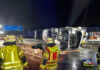Laster liegt auf der Mittelleitplanke der A2
