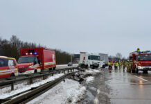 Lkw-Unfall auf der A352: Auslaufender Dieselkraftstoff schnell eingedämmt Verunfallter LKW auf der A352 bei Kaltenweide.