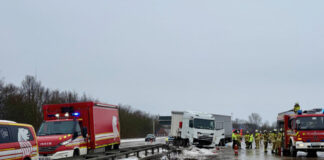 Verunfallter LKW auf der A352 bei Kaltenweide.