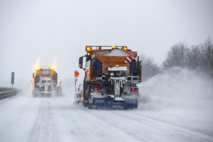 Schnee/Winterdienst/Glatteis/Schneefall