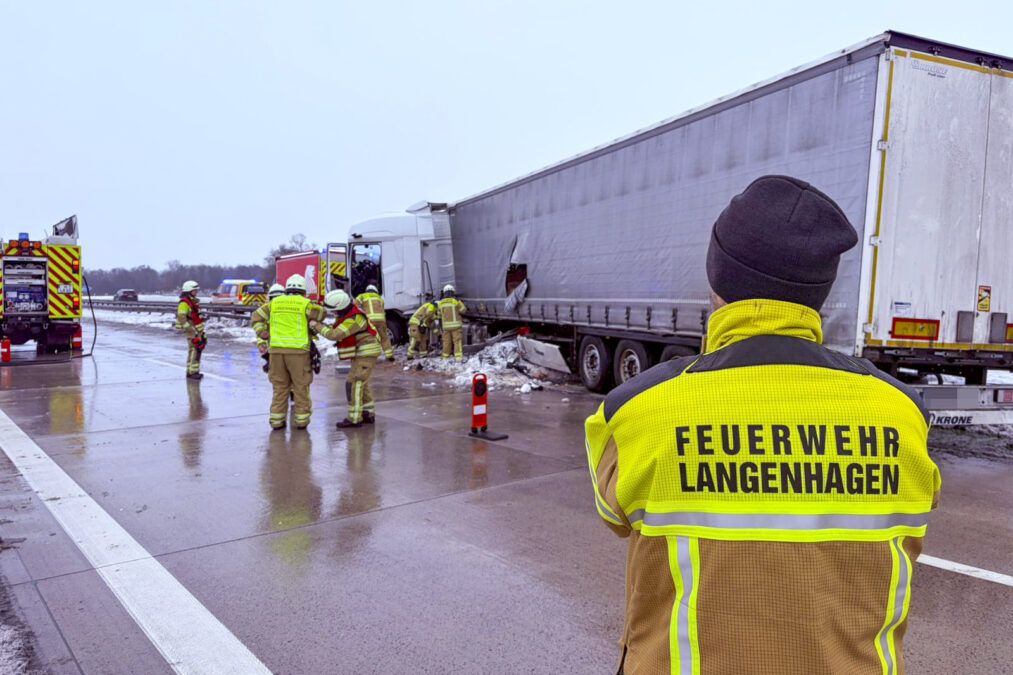 verunfallter lkw auf der a352 bei kaltenweide.
