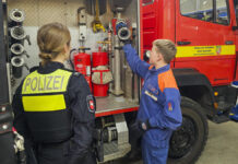 Polizei und Jugendfeuerwehr Kolenfeld im Austausch Polizei und Jugendfeuerwehr Kolenfeld im Austausch