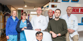 Erfolgreiche Leber-Lebendspende dank interdisziplinärer und multiprofessioneller Zusammenarbeit (von links): Kinderkrankenpflegerin Carola Friedrich, PD Dr. Imeke Goldschmidt, PD Dr. Philipp Felgendreff, Prof. Dr. Tung Yu Tsui (vorne), Dr. Nicolas Richter, Spender Timo und Prof. Dr. Ulrich Baumann.