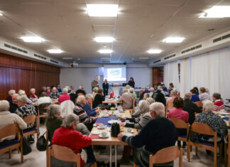 Präventionsvortrag Betrugsmaschen: 90 Senioren informieren sich im Dorfgemeinschaftshaus Krähenwinkel Großes Interesse am Präventionsvortrag: 90 Seniorinnen und Senioren informieren sich über Betrugsmaschen