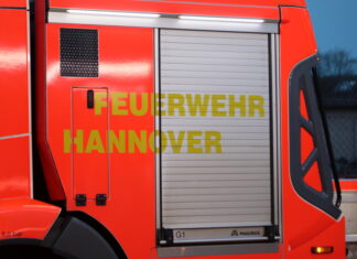 buschbrand am lindener hafen – ausbreitung auf gewerbegebäude verhindert feuerwehr hannover