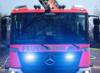 Acht Autos bei Brand in Hannover-List zerstört Feuerwehr Hannover