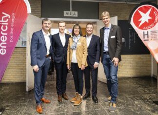 jugend forscht regionalwettbewerb hannover: 19 talente ziehen in den landesentscheid ein (vo.li.): jan trense (geschäftsführer bei enercity netz), alexander skubowius (fachbereichsleiter wirtschafts- und beschäftigungsförderung bei der region hannover), rena benthin (referentin bei vsm · vereinigte schmirgel- und maschinen-fabriken ag), prof. dr. josef von helden (präsident der hochschule hannover) und günter kämpfert (wettbewerbsleiter des jugend forscht regionalwettbewerbs hannover).