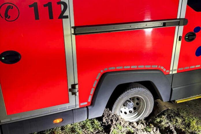 v Feuerwehr Godshorn und Rettungsdienst meistern schwierige Lage