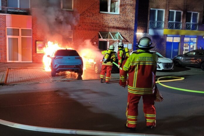Pkw-Brand in Garbsen sorgt für Feuerwehreinsatz