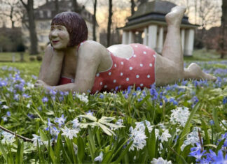 Alltagsmenschen in Bad Nenndorf: Kunst, die berührt und den Alltag neu sehen lässt LaGa Bad Nenndorf: Alltagsmenschen "Die Liegende"