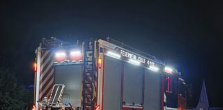 Feuerwehr-Fahrzeug im Bereich der Einsatzstelle
