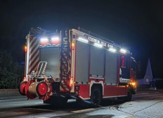 Vermeintlich radioaktiver Stoff in Celler Wohnhaus entdeckt Feuerwehr-Fahrzeug im Bereich der Einsatzstelle