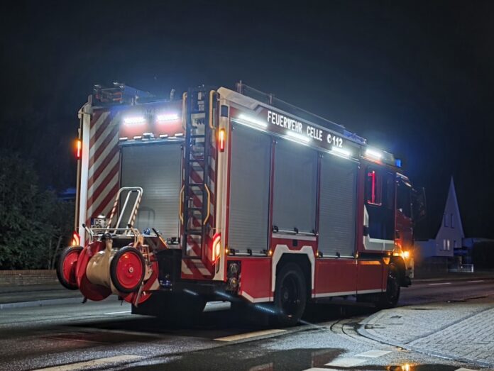 Feuerwehr-Fahrzeug im Bereich der Einsatzstelle