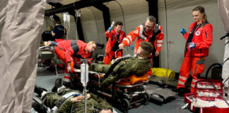 Die Bundeswehr und zivile Hilfsorganisationen betreiben den temporären Aufnahmepunkt der Medical Task Force auf dem Flughafen BER in Schönefeld während der Übung Medic Quadriga 2026 im Rahmen der Übungsserie Quadriga 2026 am 05.03.2026.