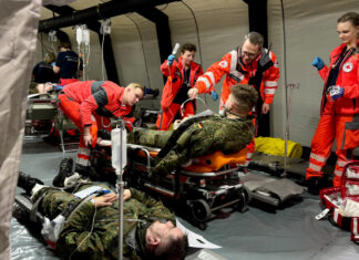 die bundeswehr und zivile hilfsorganisationen betreiben den temporären aufnahmepunkt der medical task force auf dem flughafen ber in schönefeld während der übung medic quadriga 2026 im rahmen der übungsserie quadriga 2026 am 05.03.2026.