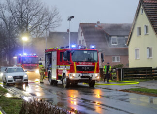 Feuerwehr Engelbostel trainiert Menschenrettung bei Kellerbrand Feuerwehrübung-Engelbostel