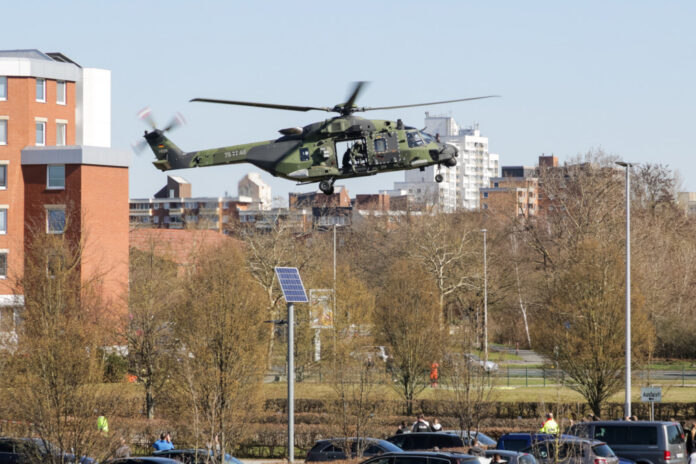 Bundeswehr-Hubschrauber NH90 landet in der MHH.