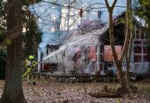 Hausbrand in Bissendorf-Wietze: Wohngebäude nahe der A352 vollständig zerstört Brand - Bissendorf-Wietze