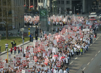 Apotheken-Protesttag: Zehntausende fordern faire Bezahlung und den Erhalt der Versorgung Apotheken-Protesttag: Zehntausende senden deutliches Signal an die Politik