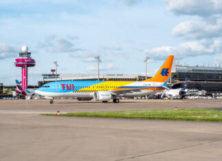 Startklar in die Osterferien: Hannover Airport erwartet starke Reisewelle und neue Sommerziele Sonderlackierung TUI fly (Hapag-Lloyd Flug | Hapag-Lloyd Express | TUI fly)