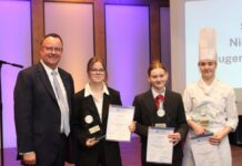 Nachwuchstalente aus dem Gastgewerbe holen Landesmeistertitel Niedersachsen kürt Landesmeister im Gastgewerbe