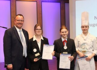 Nachwuchstalente aus dem Gastgewerbe holen Landesmeistertitel Niedersachsen kürt Landesmeister im Gastgewerbe