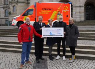 starkes zeichen für respekt: run4respect spendet erlös an den weißen ring blaulichtorganisationen übergeben erlös aus "run4respect" an den weißen ring in hannover: (v.l.n.r.) benjamin häselbarth, bereichsleiter sondereinsatzdienste der johanniter-unfall-hilfe e.v., christoph bahlmann, direktor der feuerwehr hannover, gwendolin von der osten, polizeipräsidentin der polizeidirektion hannover, steffen hörning, landesvorsitzender vom weißen ring, und stefanie eichel, geschäftsführerin der agentur "eichels event"